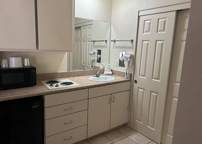 California Suites Hotel
